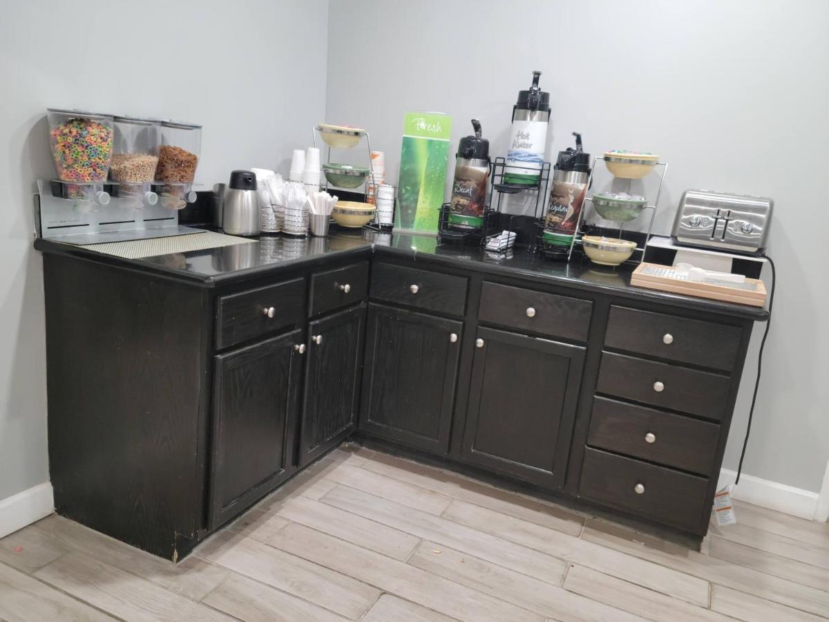 Quality Inn Terre Haute University Area Экстерьер фото