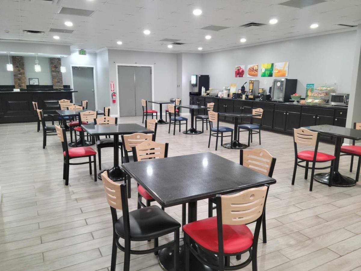 Quality Inn Terre Haute University Area Экстерьер фото