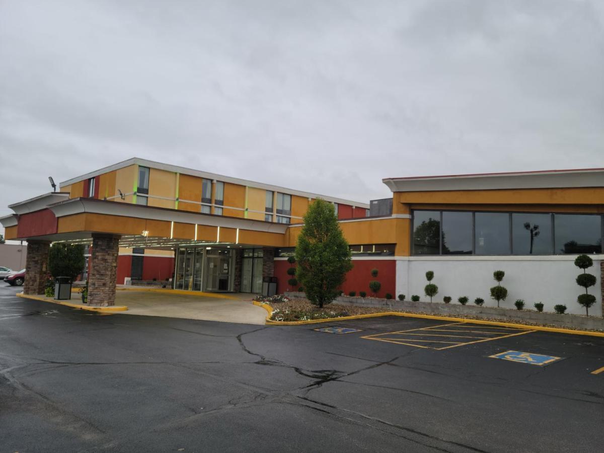 Quality Inn Terre Haute University Area Экстерьер фото