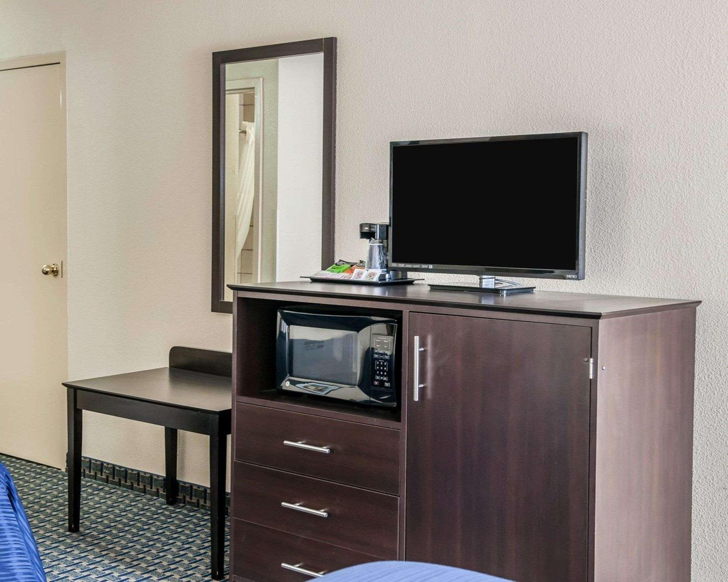 Quality Inn Terre Haute University Area Экстерьер фото
