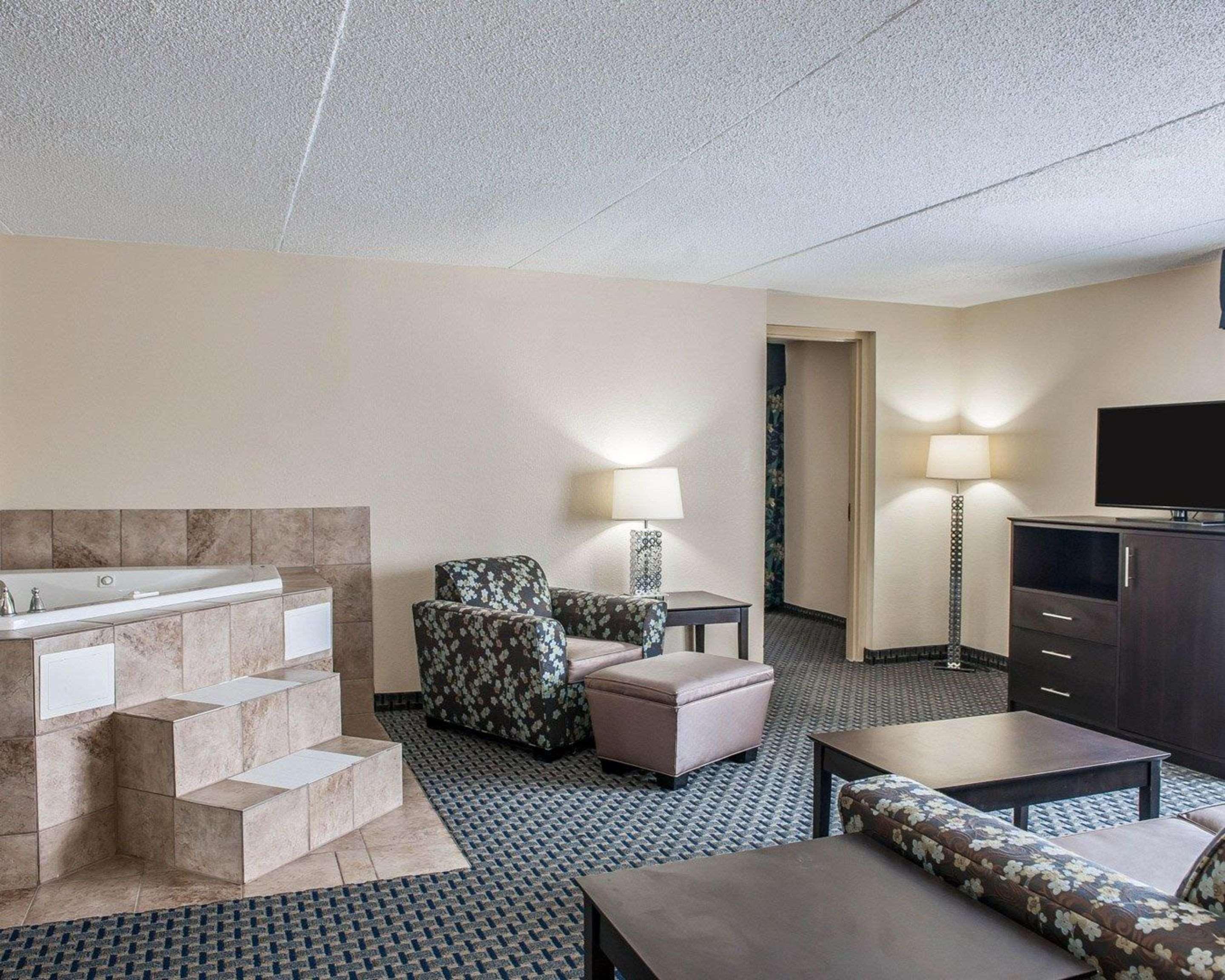 Quality Inn Terre Haute University Area Экстерьер фото