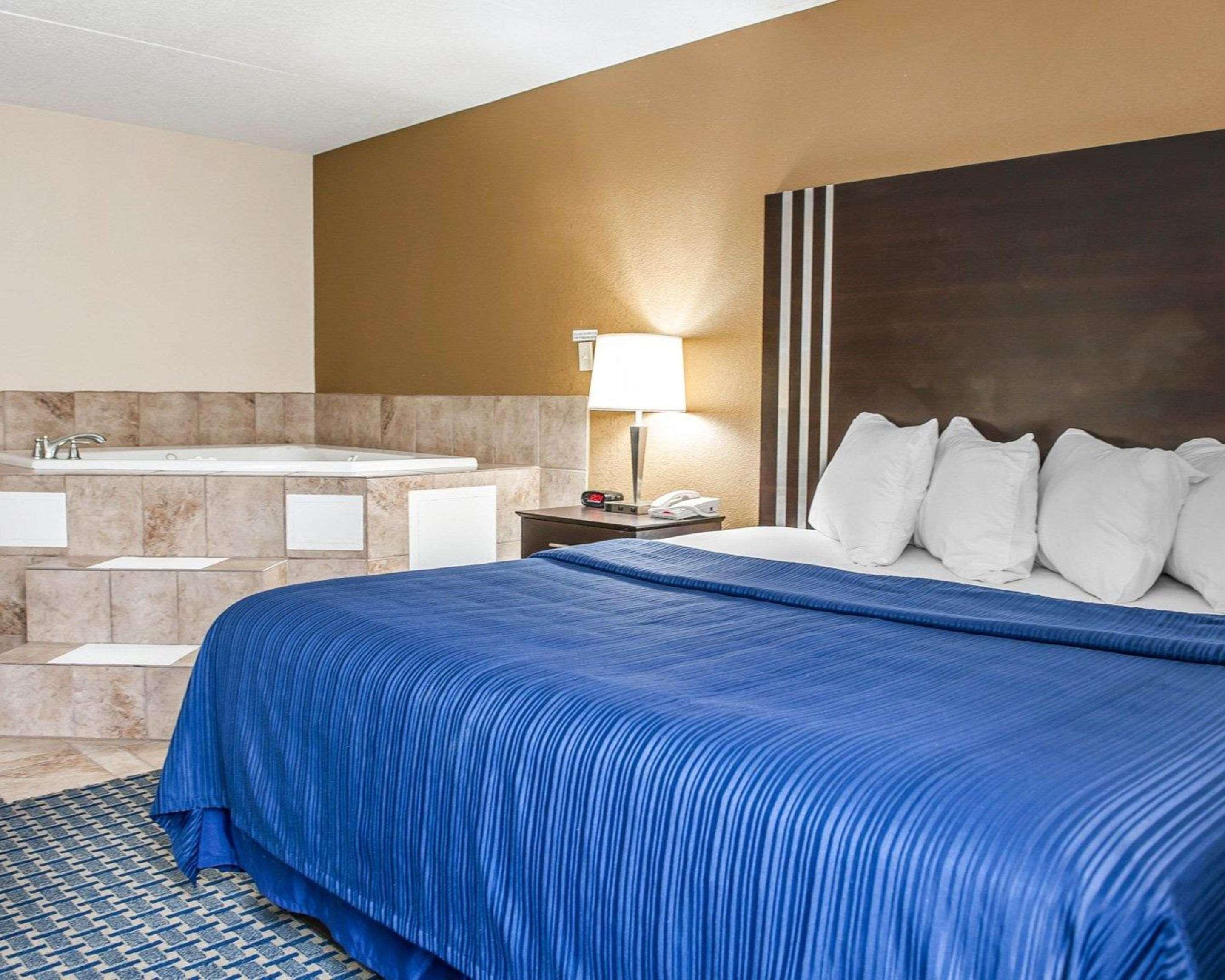 Quality Inn Terre Haute University Area Экстерьер фото