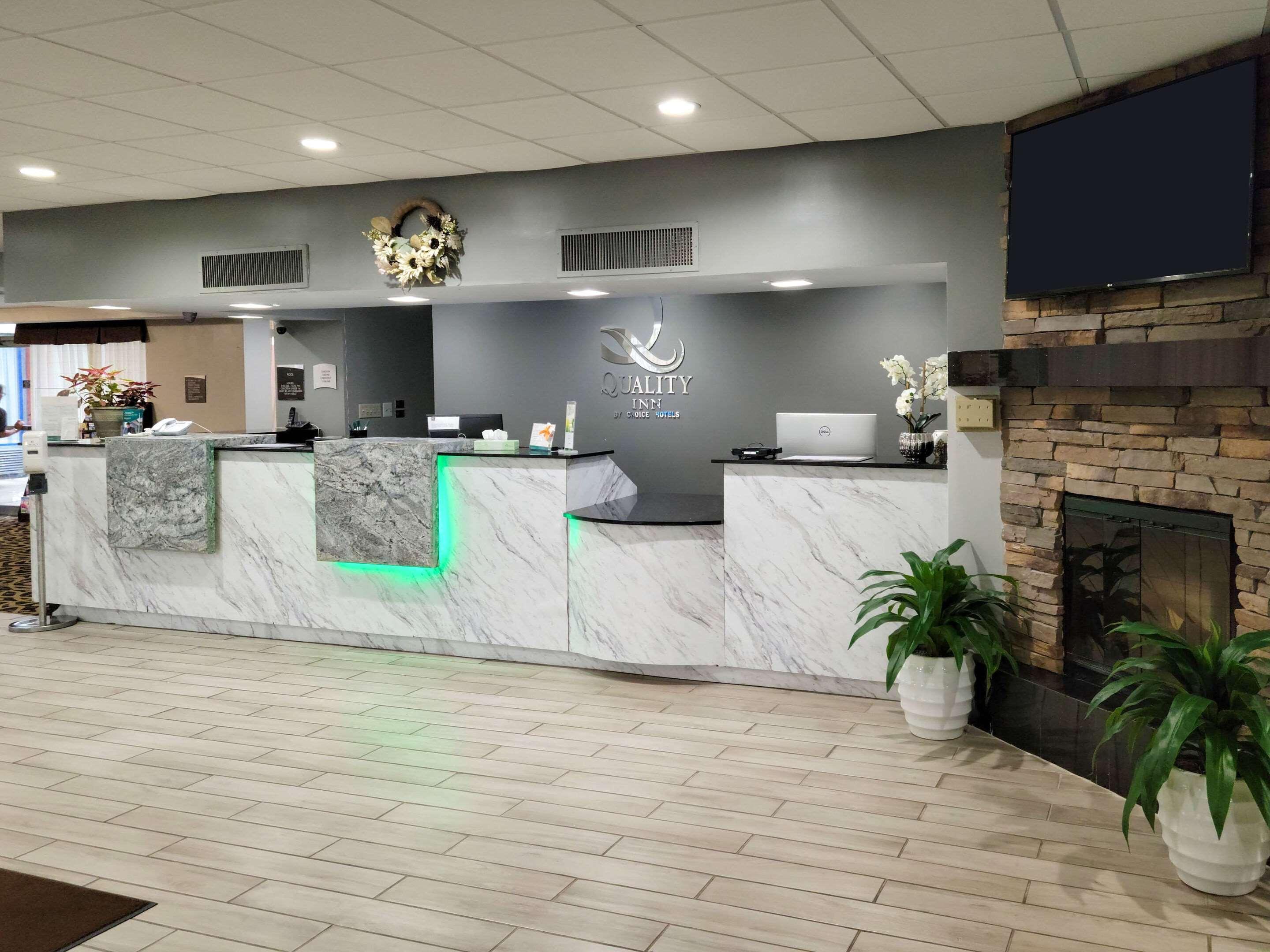 Quality Inn Terre Haute University Area Экстерьер фото