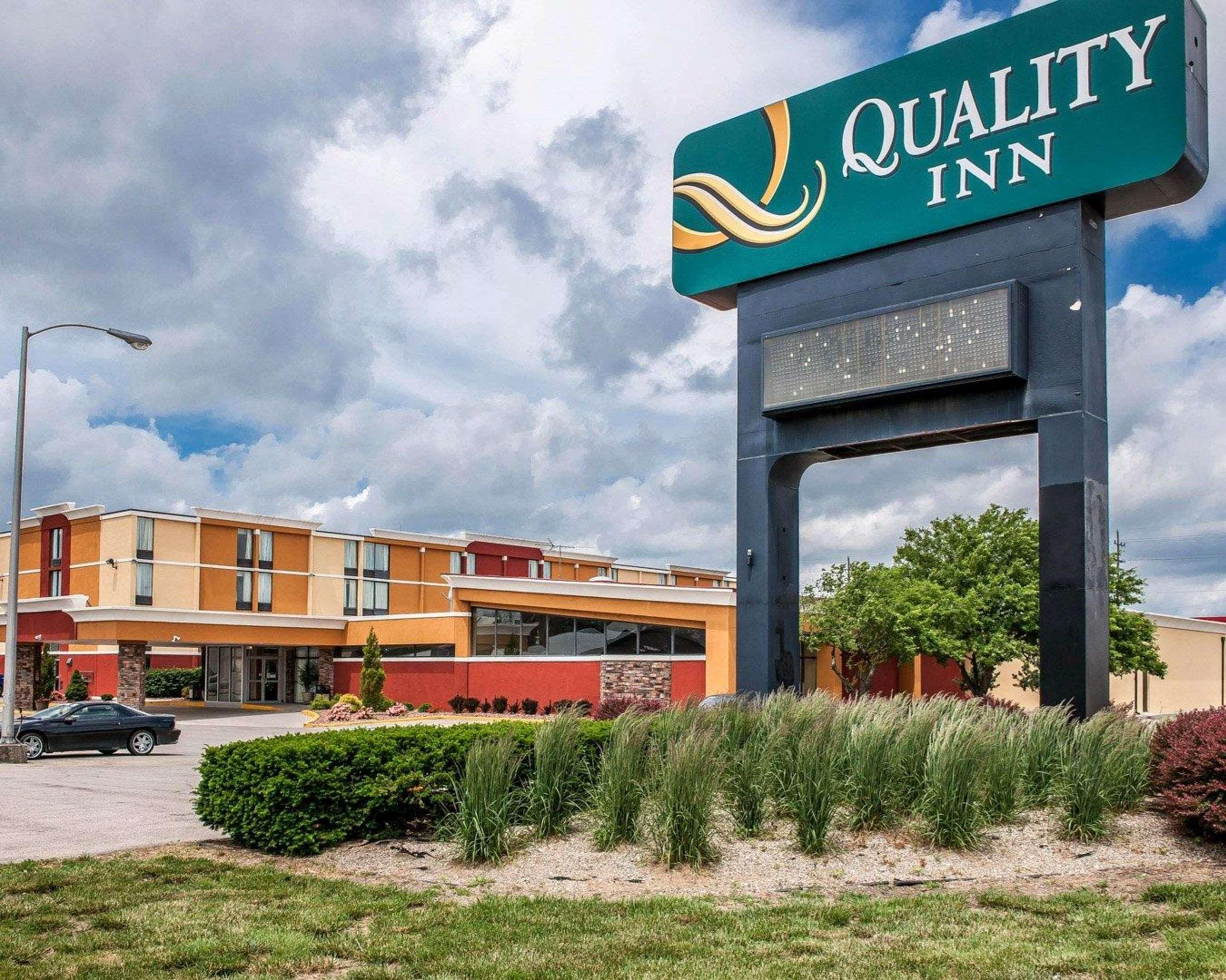 Quality Inn Terre Haute University Area Экстерьер фото